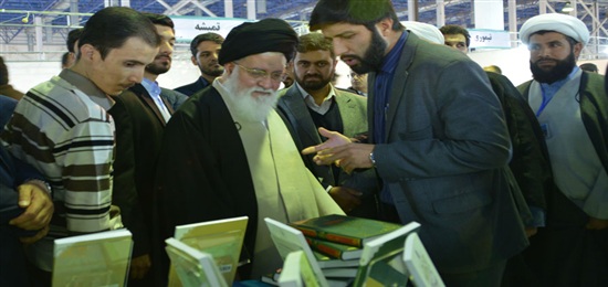 حضور عضو شورای عالی حوزه علمیه خراسان در نمایشگاه بین المللی کتاب