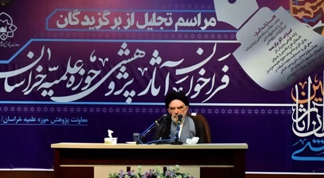 نقد و نظر با رویکرد علمی، مایه رشد حوزه است