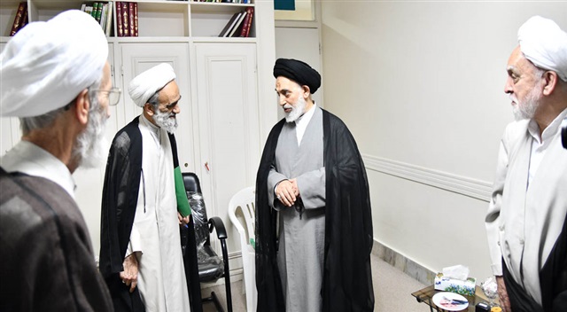 گزارش تصویری |  بازدید امام جمعه نجف اشرف از امتحانات شفاهی خارج و مدرسه علمیه عالی نواب (7)