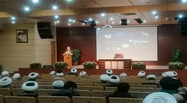 دشمن در جنگ ترکیبی با تمرکز بر فریب، دل‌ها و مغزها را تصرف می‌کند