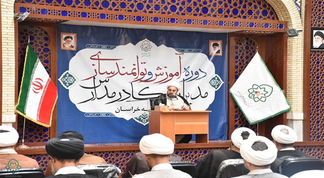 برنامه درسی پنهان نباید با برنامه درسی آشکار آمیخته شود