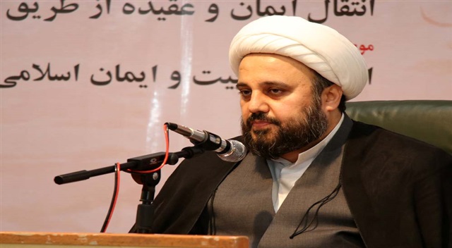 انقلاب اسلامی با تأسی به اندیشه‌ امام خمینی(ره) شکل گرفت