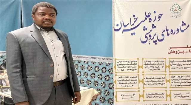 طلاب باید به مسائل روز جامعه مسلط باشند