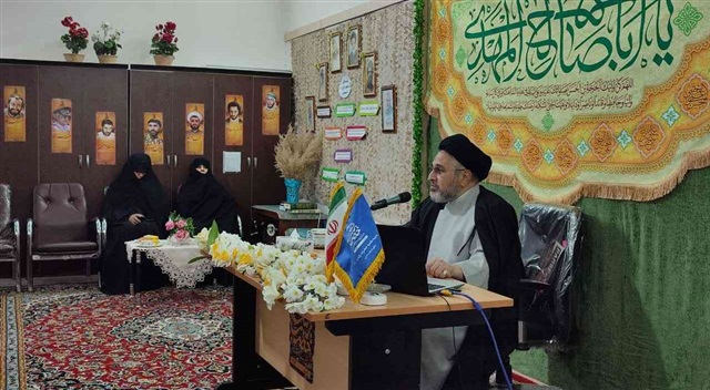 روش‌های تربیتی امام خمینی(ره) در سلوک معنوی بررسی شد
