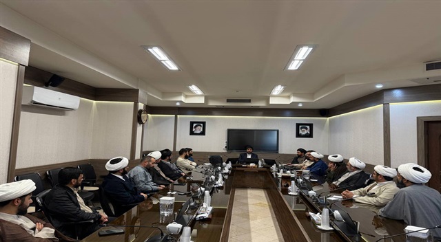 گزارش تصویری | تقویت تعاملات درون‌سازمانی با برگزاری جلسات پرسش و پاسخ معاون اداری و مالی حوزه علمیه خراسان