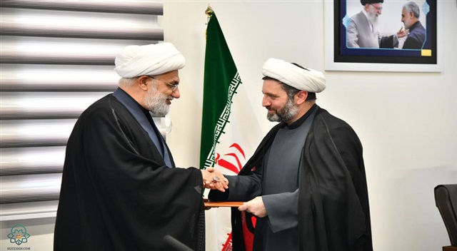 حکم انتصاب نخستین مدیر مرکز مدیریت مدارس خراسان رضوی اعطا شد