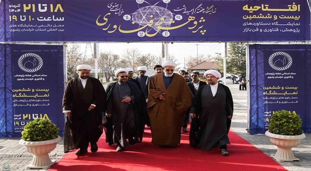 کلیپ | بازدید مدیر حوزه علمیه خراسان و دبیر شورای عالی انقلاب فرهنگی از نمایشگاه دستاوردهای پژوهش خراسان رضوی