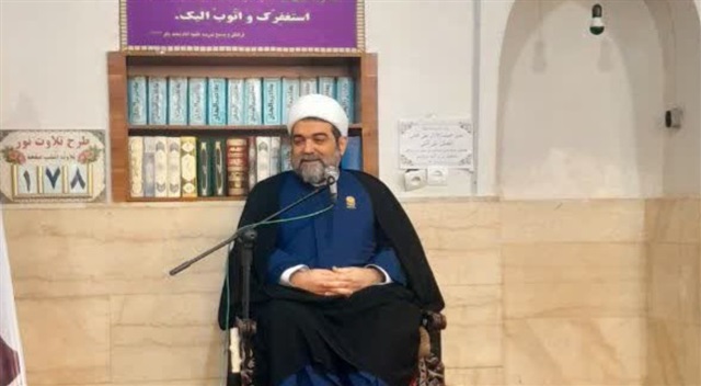 ادب و نیت خالص ستون فقرات طلبگی است