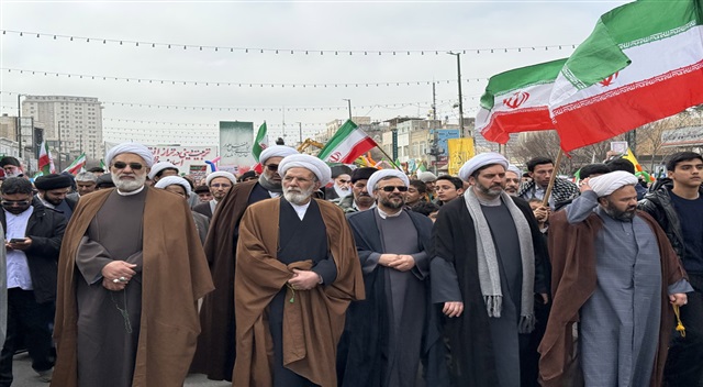 گزارش تصویری | حضور دبیر شورای عالی و مدیر حوزه علمیه خراسان در راهپیمایی ۲۲ بهمن