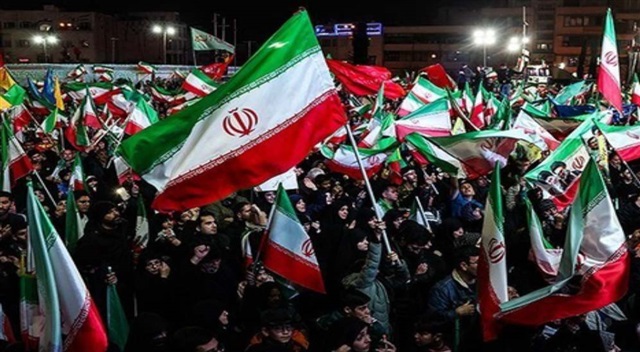 تجمعات میدان پدافند، تجلی پیوند معنویت و بصیرت انقلابی است