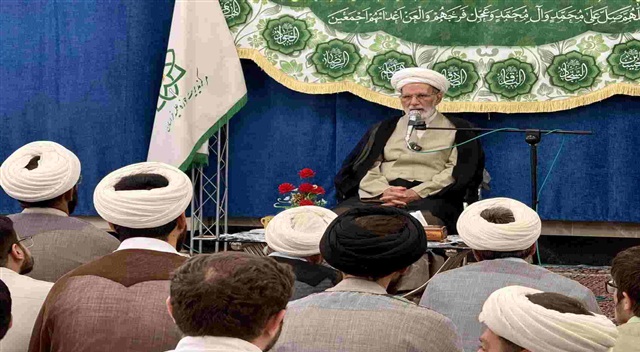 هویت طلبگی بدون علم، تهذیب و آگاهی سیاسی شکل نمی‌گیرد