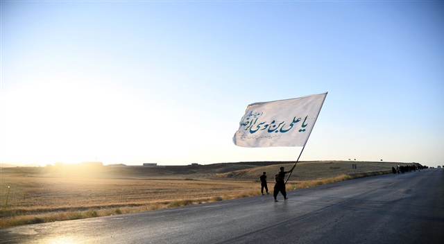  گزارش تصویری | مبلغان جهادی حوزه علمیه خراسان، همراه زائران در مسیر زیارت امام رضا(علیه‌السلام)