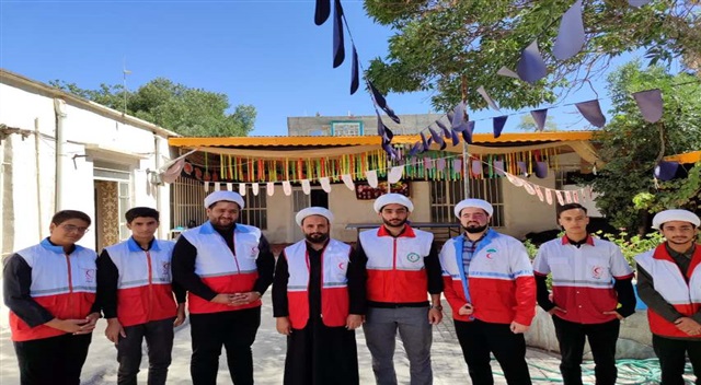 خدمت‌رسانی کانون طلاب هلال‌احمر مدرسه امام جعفر صادق(علیه‌السلام) چناران به زائران رضوی