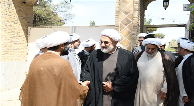  گزارش تصویری | دیدار صمیمانه مدیر حوزه علمیه خراسان با اساتید مدرسه علمیه جعفریه قاین
