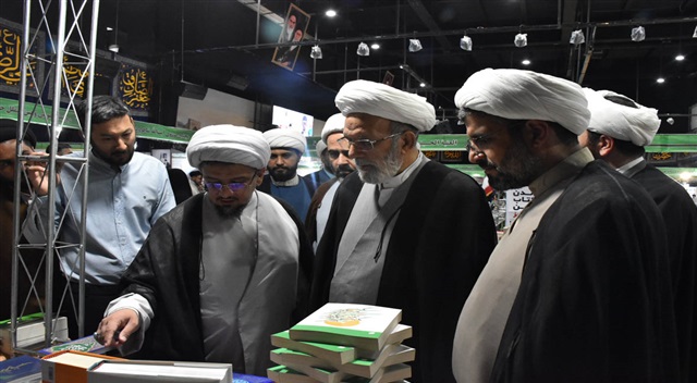 گزارش تصویری |  بازدید دبیر شورای عالی حوزه علمیه خراسان از یازدهمین نمایشگاه تخصصی کتب حوزوی