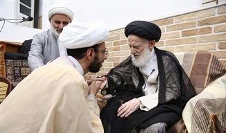 تعقیبات همیشگی آیت‌الله‌العظمی شبیری زنجانی(ره) پس از اقامه نماز