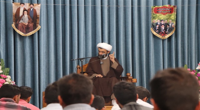 نقش‌آفرینی مؤثر طلاب در جامعه، نیازمند شناخت دقیق مسائل روز است