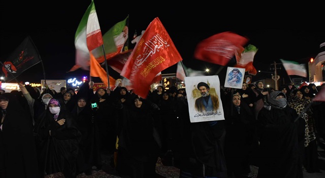 طلبه‌های خواهر جدیدالورود حوزه علمیه خراسان در تجمع‌های حمایت از ایران در گلبهار شرکت کردند