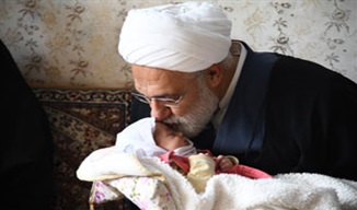 گزارش تصویری | تقدیر مدیر حوزه علمیه خراسان از حجت الاسلام قدوسی و همسر ایشان به پاس ترویج فرهنگ فرزندآوری
